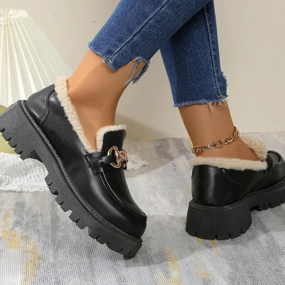 Women's Black Wool Lined Chain Loafers Size 8 - Picture 3 of 7